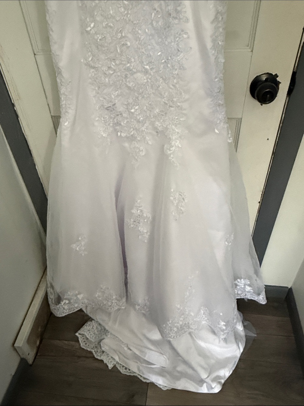 Ivory Lace Mermaid Wedding Dress with Floral Appliqué - Picture 7 of 16